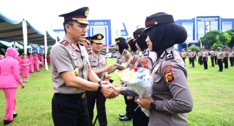 Ratusan Personel Polda Jambi Naik Pangkat, Kapolda Ingatkan Konsekuensi Tanggung Jawab